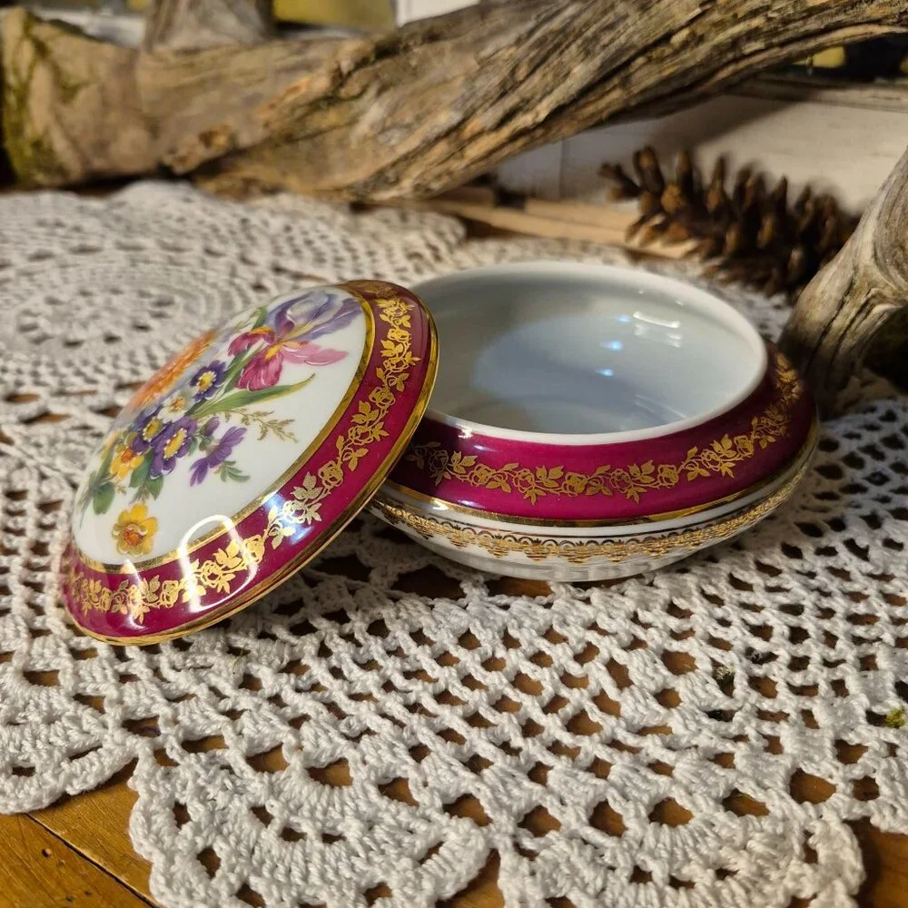 Vintage Limoges Porcelain Round Fushia Pink & Gold Trinket Box - Picture 5 of 10